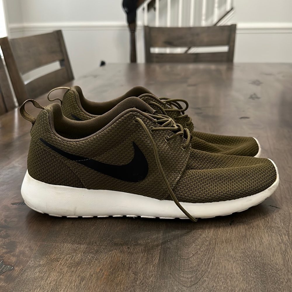 Nike Rosche Olive Green Size 10